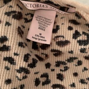 VS PJ set- leopard print Size M Long